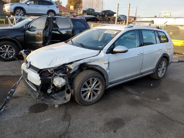 3VWH17AU9HM537613 2017 VOLKSWAGEN GOLF - Image 1