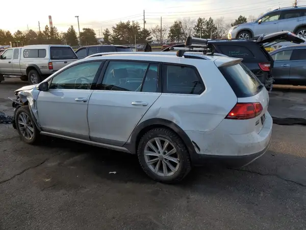 3VWH17AU9HM537613 2017 VOLKSWAGEN GOLF - Image 2