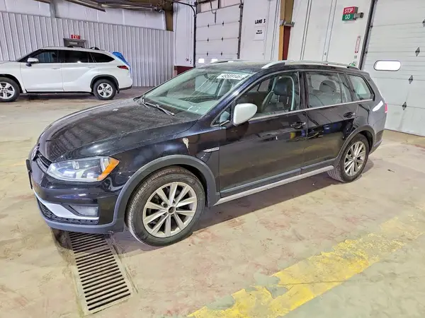 3VWH17AU9HM540138 2017 VOLKSWAGEN GOLF - Image 1