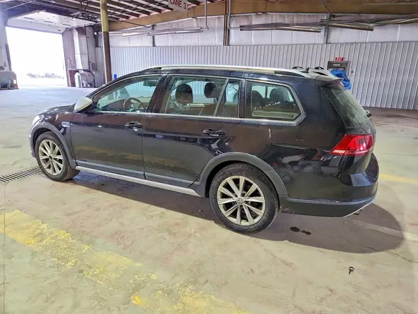 3VWH17AU9HM540138 2017 VOLKSWAGEN GOLF - Image 2