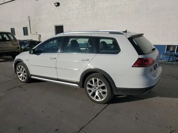 3VWH17AU9HM540365 2017 VOLKSWAGEN GOLF - Image 2