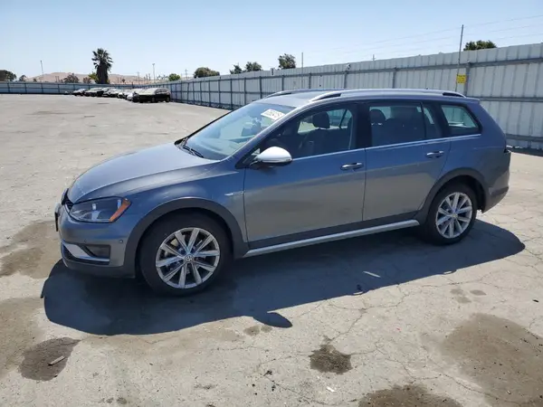 3VWH17AU9HM544237 2017 VOLKSWAGEN GOLF - Image 1