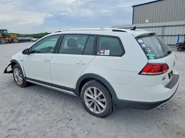 3VWH17AU9JM753189 2018 VOLKSWAGEN GOLF - Image 2