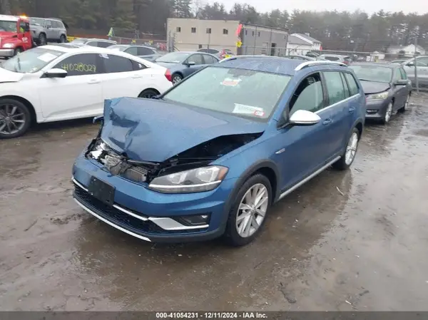 3VWH17AU9JM759994 2018 VOLKSWAGEN GOLF - Image 2