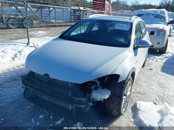 3VWH17AU9KM515974 2019 VOLKSWAGEN GOLF - Image 2