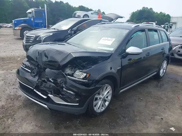 3VWH17AU9KM516123 2019 VOLKSWAGEN GOLF - Image 2