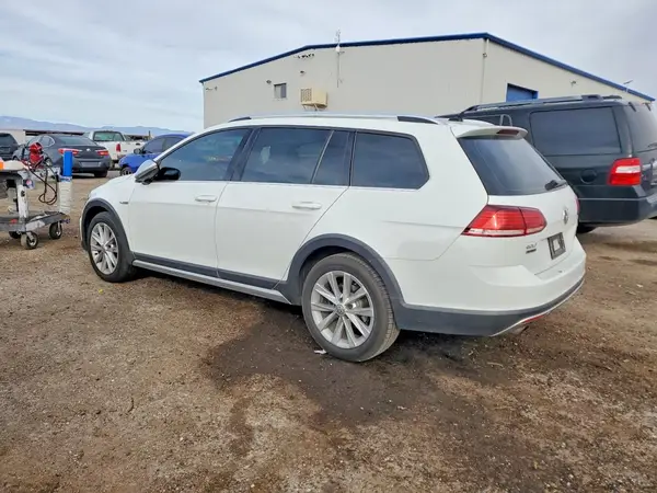 3VWH17AU9KM516381 2019 VOLKSWAGEN GOLF - Image 2