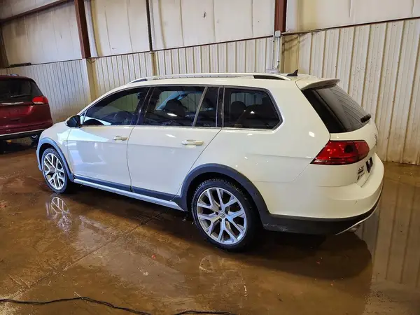 3VWH17AUXHM506614 2017 VOLKSWAGEN GOLF - Image 2