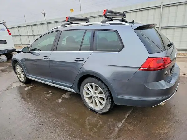 3VWH17AUXHM509805 2017 VOLKSWAGEN GOLF - Image 2