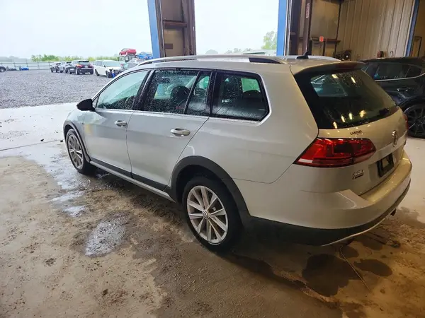 3VWH17AUXHM511425 2017 VOLKSWAGEN GOLF - Image 2
