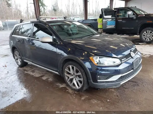 3VWH17AUXHM513529 2017 VOLKSWAGEN GOLF - Image 1