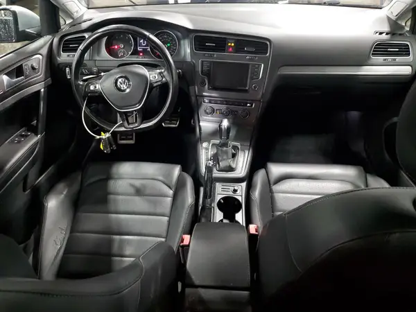 3VWH17AUXHM520920 2017 VOLKSWAGEN GOLF - Image 8