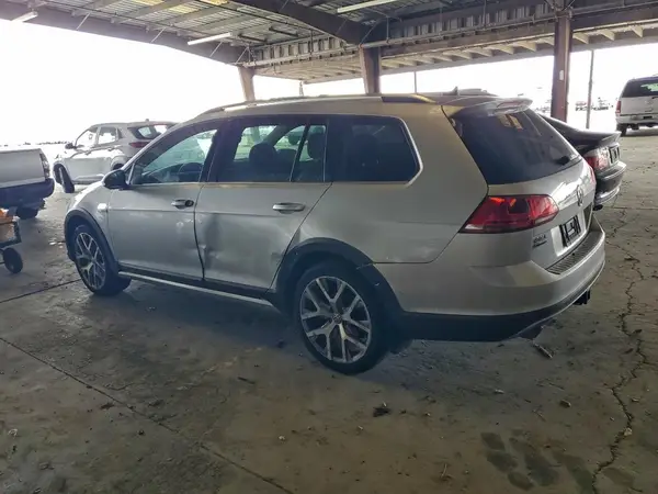 3VWH17AUXHM520951 2017 VOLKSWAGEN GOLF - Image 2