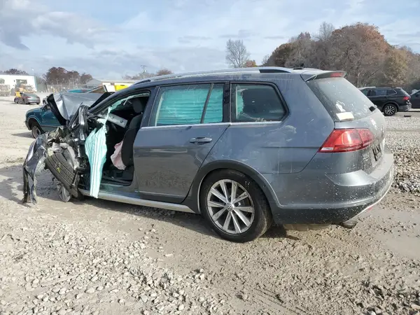 3VWH17AUXHM521775 2017 VOLKSWAGEN GOLF - Image 2