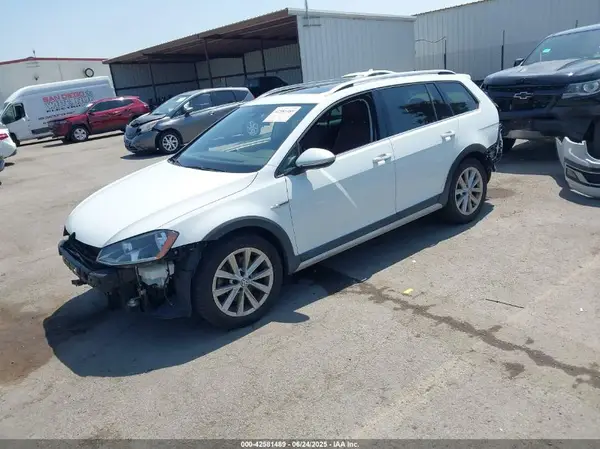 3VWH17AUXHM521839 2017 VOLKSWAGEN GOLF - Image 2