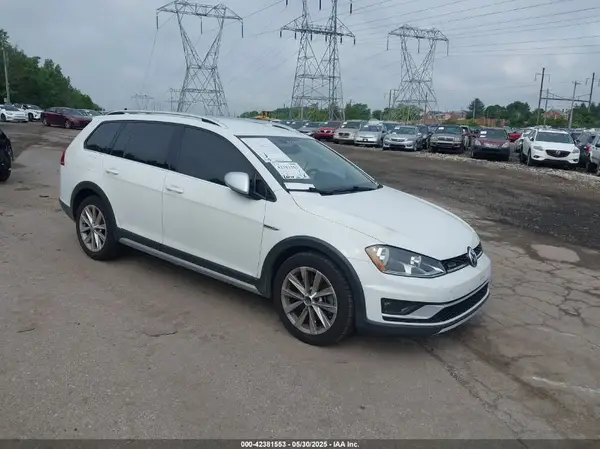 3VWH17AUXHM523431 2017 VOLKSWAGEN GOLF - Image 1