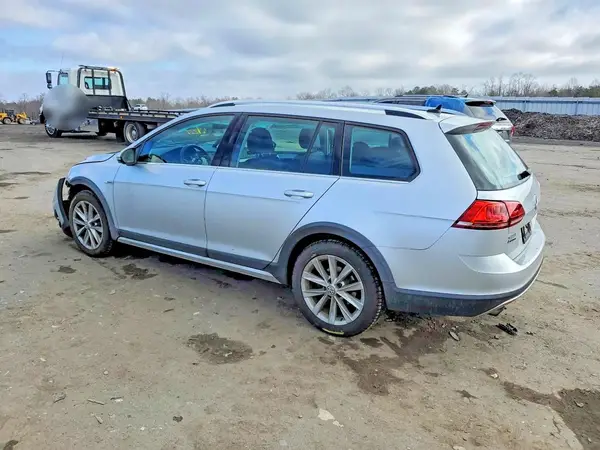 3VWH17AUXHM526555 2017 VOLKSWAGEN GOLF - Image 2