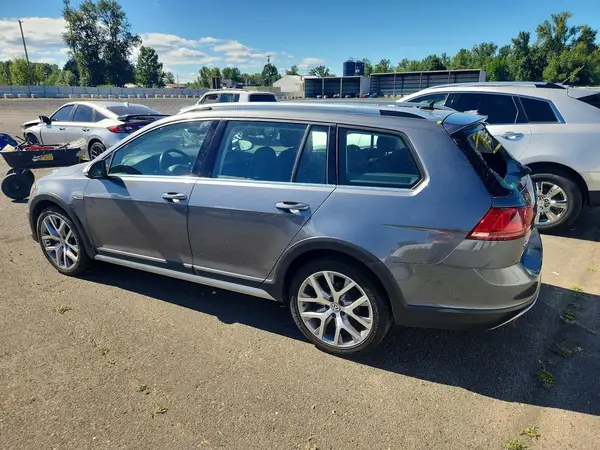 3VWH17AUXHM530878 2017 VOLKSWAGEN GOLF - Image 2