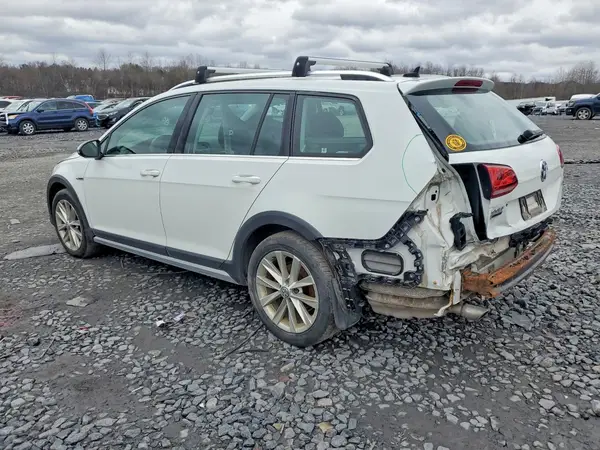 3VWH17AUXHM537197 2017 VOLKSWAGEN GOLF - Image 2