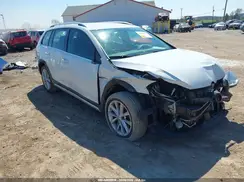 3VWH17AUXHM537281 2017 VOLKSWAGEN GOLF