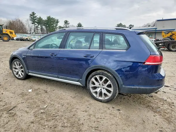 3VWH17AUXJM758577 2018 VOLKSWAGEN GOLF - Image 2