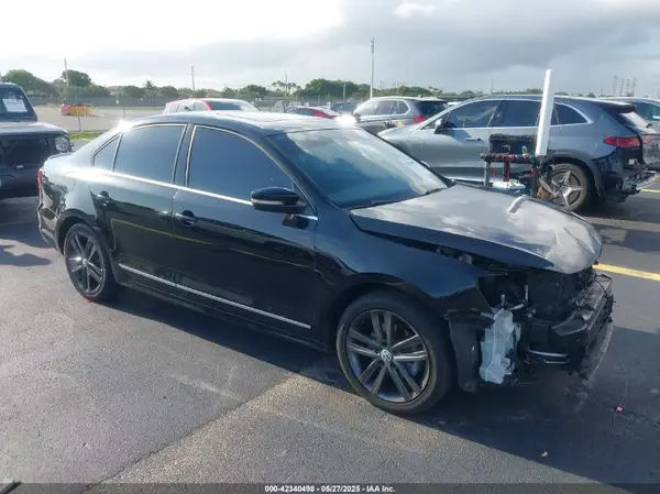 3VWL17AJ0JM214427 2018 VOLKSWAGEN JETTA - Image 1