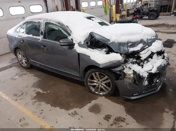 3VWL17AJ1HM391319 2017 VOLKSWAGEN JETTA - Image 1