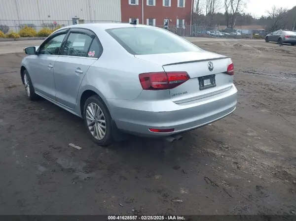 3VWL17AJ2GM345609 2016 VOLKSWAGEN JETTA - Image 1
