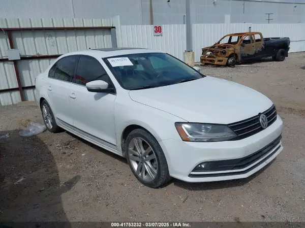 3VWL17AJ3HM291075 2017 VOLKSWAGEN JETTA - Image 1