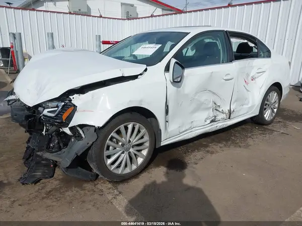 3VWL17AJ4GM393967 2016 VOLKSWAGEN JETTA - Image 2