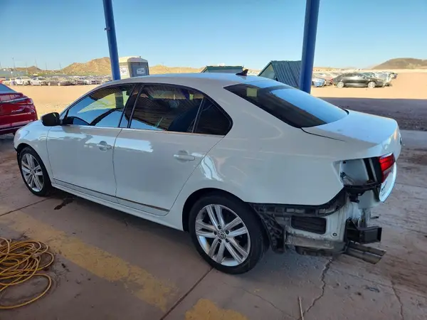 3VWL17AJ4HM390729 2017 VOLKSWAGEN JETTA - Image 2