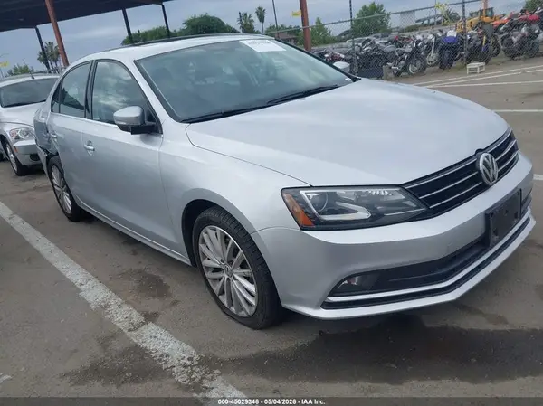 3VWL17AJ5GM298446 2016 VOLKSWAGEN JETTA - Image 1