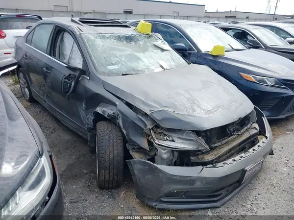 3VWL17AJ5HM212411 2017 VOLKSWAGEN JETTA - Image 1