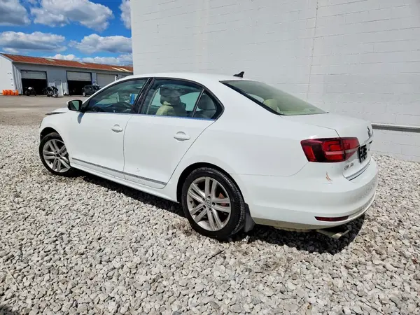 3VWL17AJ9HM398597 2017 VOLKSWAGEN JETTA - Image 2