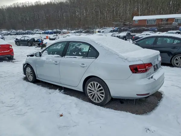 3VWL17AJXGM229509 2016 VOLKSWAGEN JETTA - Image 2