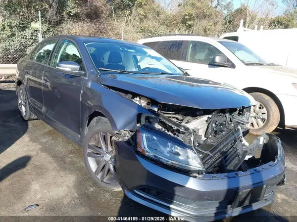 3VWL17AJXJM249377 2018 VOLKSWAGEN JETTA - Image 1