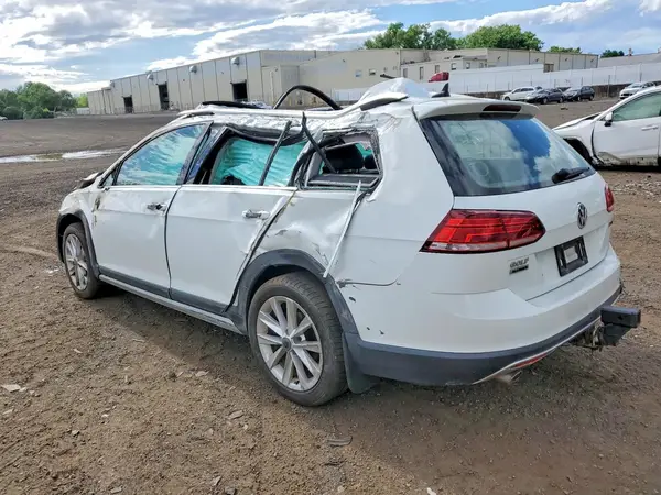 3VWM17AU0KM506708 2019 VOLKSWAGEN GOLF - Image 2