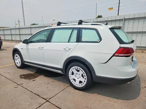 3VWM17AU3KM519081 2019 VOLKSWAGEN GOLF - Image 2
