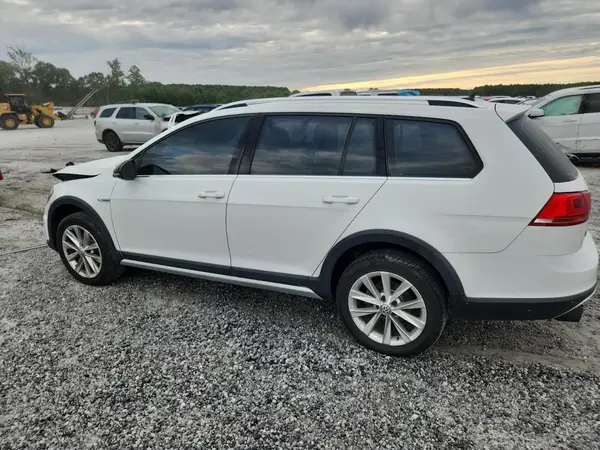 3VWM17AU5HM526932 2017 VOLKSWAGEN GOLF - Image 2