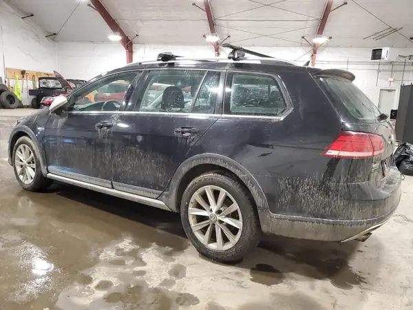 3VWM17AU5JM768643 2018 VOLKSWAGEN GOLF - Image 2