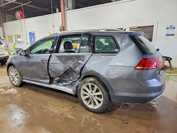 3VWM17AU6HM544758 2017 VOLKSWAGEN GOLF - Image 2
