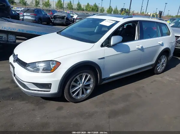 3VWM17AU7HM526205 2017 VOLKSWAGEN GOLF - Image 2