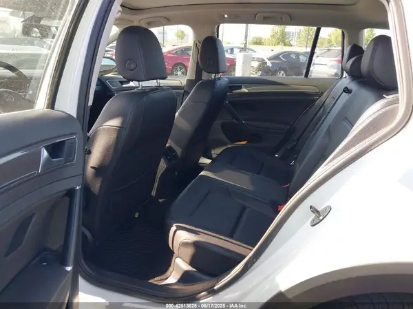 3VWM17AU7HM526205 2017 VOLKSWAGEN GOLF - Image 8