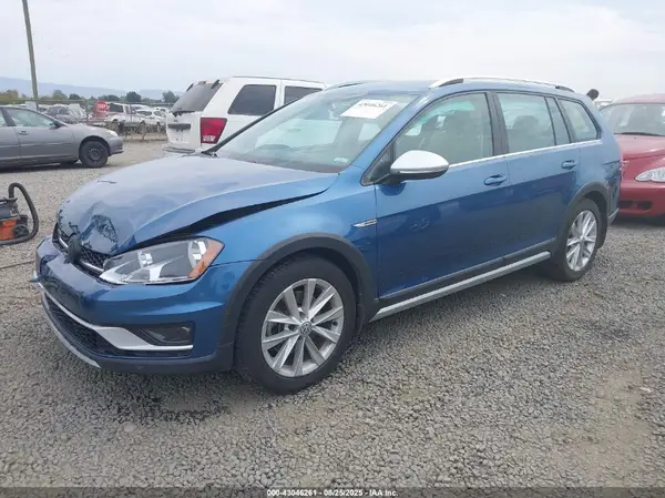3VWM17AU7HM531663 2017 VOLKSWAGEN GOLF - Image 2