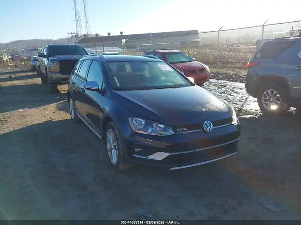 3VWM17AU8HM542817 2017 VOLKSWAGEN GOLF - Image 1