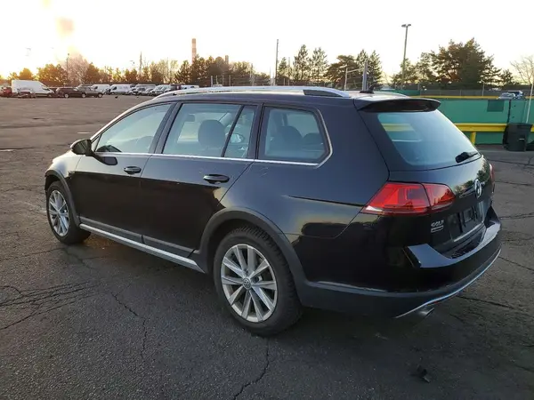 3VWM17AU8HM544728 2017 VOLKSWAGEN GOLF - Image 2