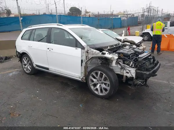 3VWM17AU8KM506701 2019 VOLKSWAGEN GOLF - Image 1