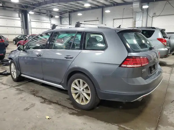 3VWM17AU9JM756883 2018 VOLKSWAGEN GOLF - Image 2