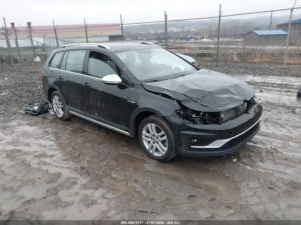 3VWM17AU9KM523135 2019 VOLKSWAGEN GOLF - Image 1