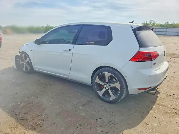 3VWT47AU1GM033444 2016 VOLKSWAGEN GTI - Image 2